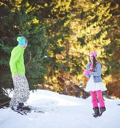 Detalji neon mode na snegu