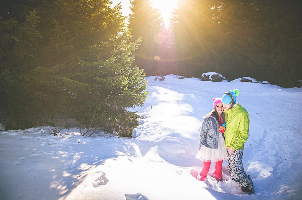 Fluo kapa Wacky Sheep na snegu