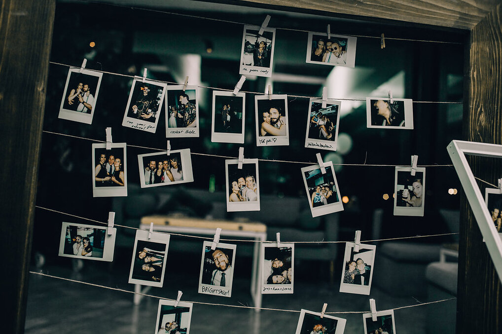 Polaroid zid sa uspomenama