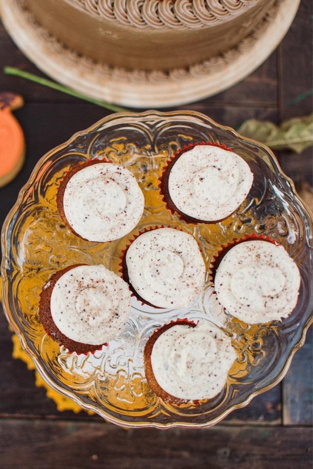 Slatki detalji — kolačići na heklanom miljeu