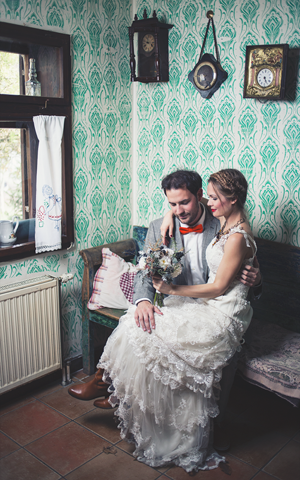 Detalj venčanice i ogrlice