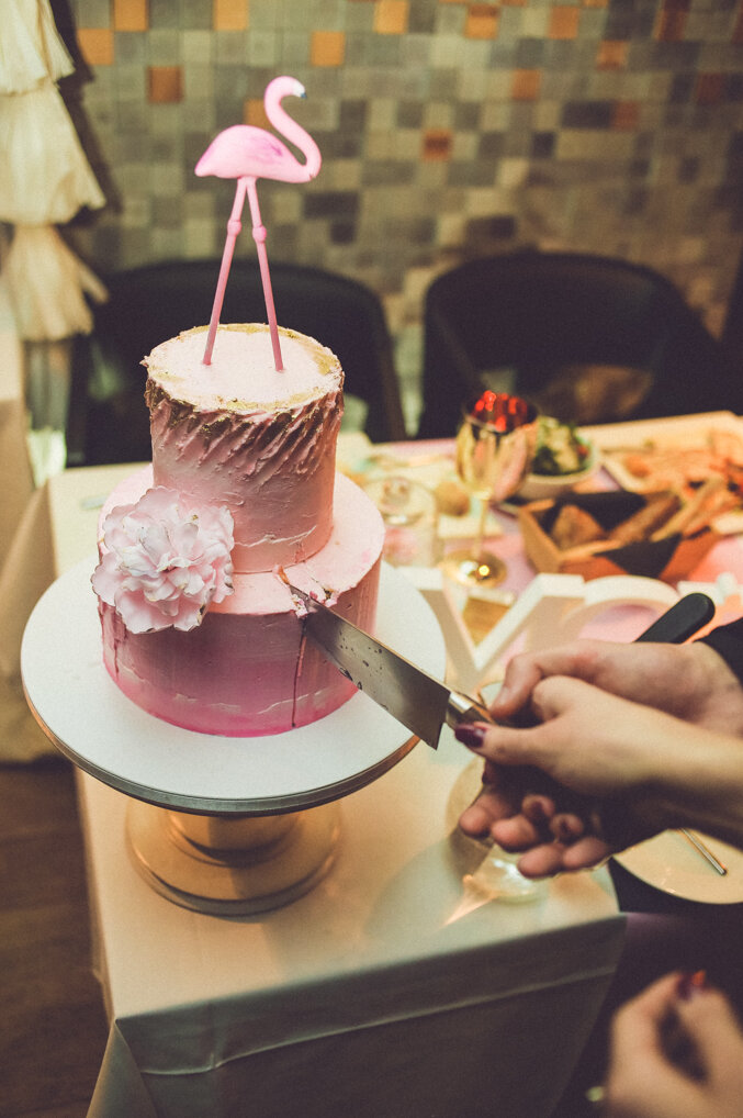 Romantični detalji večere u polumraku