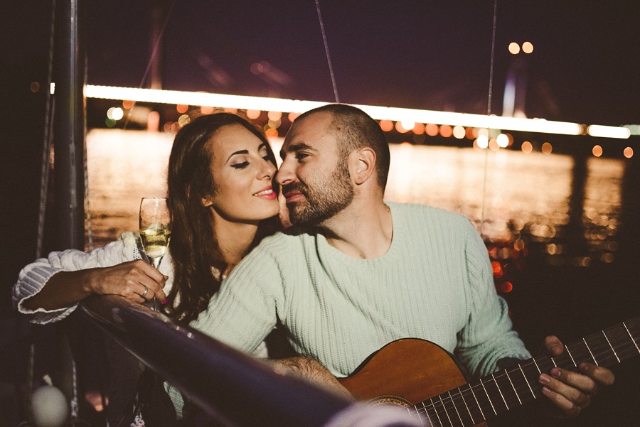 Finalni kadar — jedrilica i noć