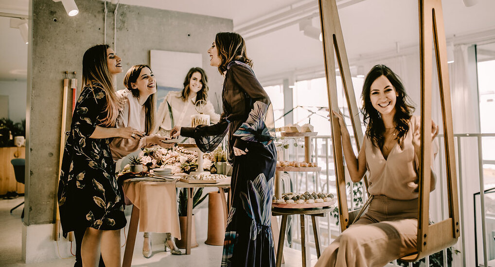 Panoramski pogled na proslavu u GIR-u