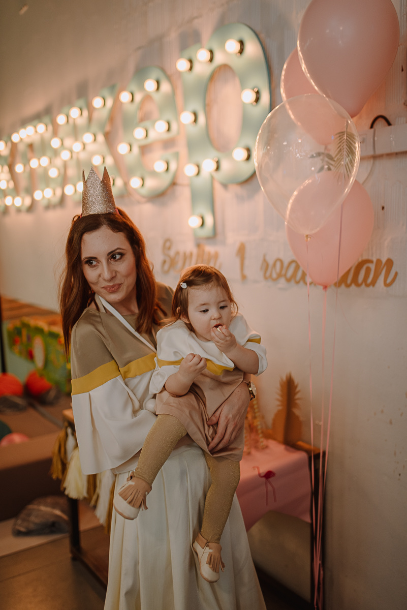 Mama ljubi bebu