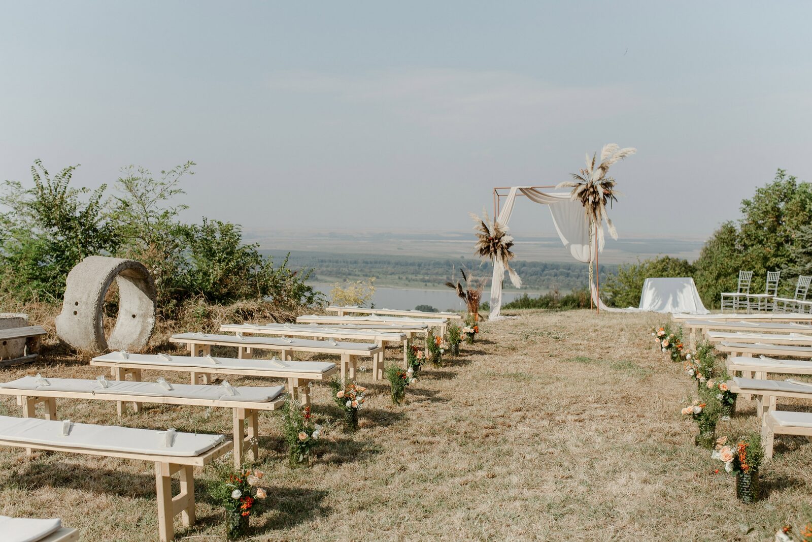 Ceremonija na otvorenom sa pogledom na Dunav