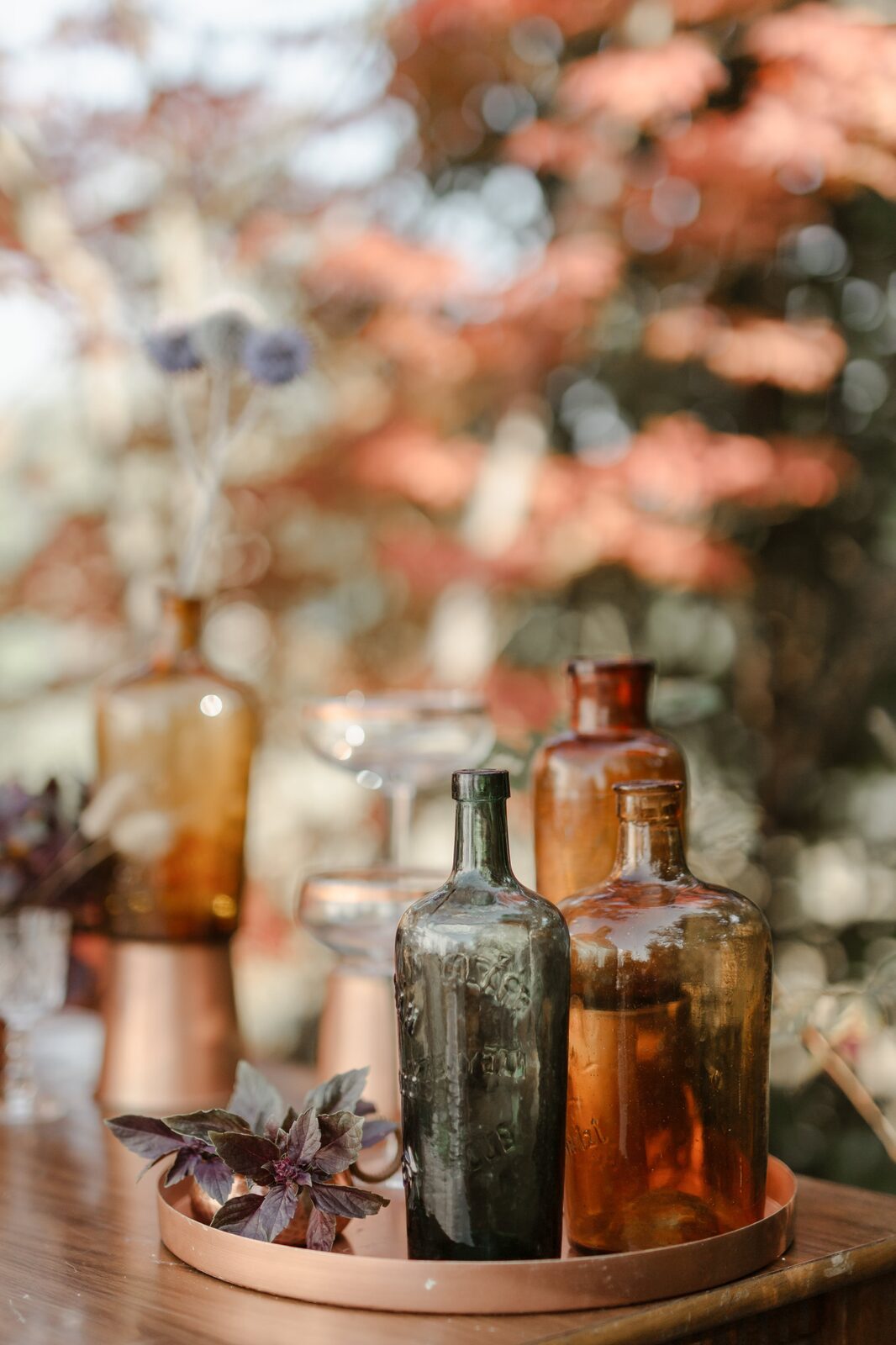 Elegantna svadbena pozivnica sa zlatnim detaljima