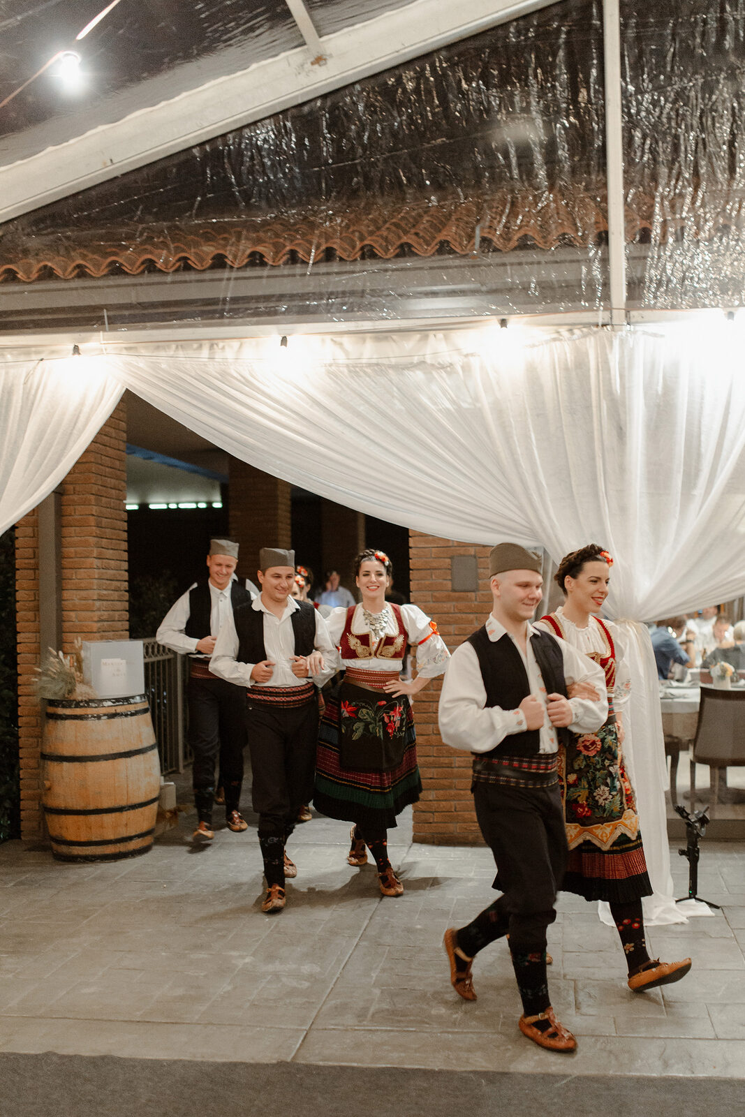 Detalj bar zone sa koktelima