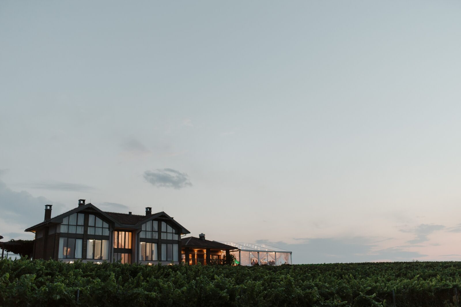 Svadbena lokacija u sumrak