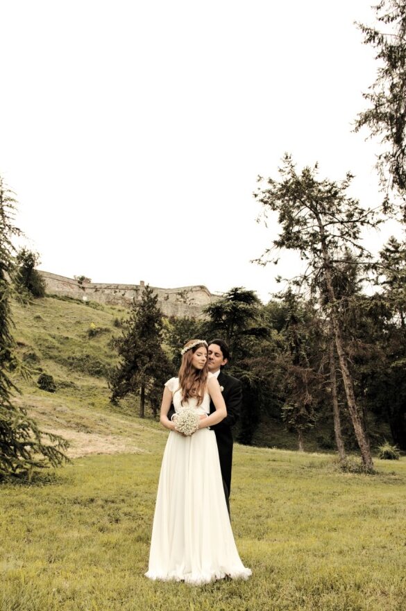 Nela u venčanici — portret