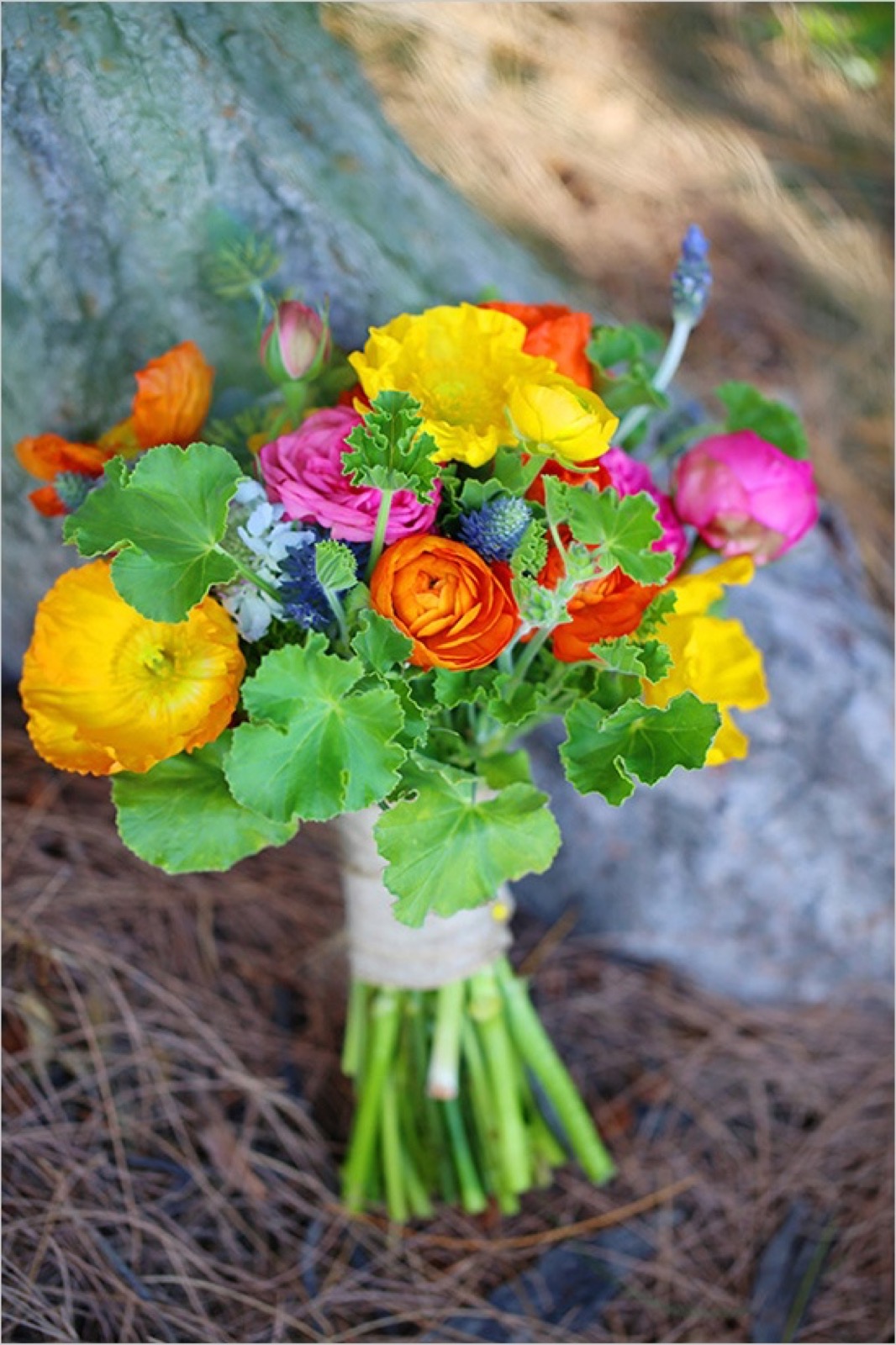 Žuti bidermajer sa lalama i ranunkulama — bidermajer #10