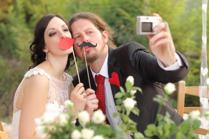 DIY photo props na stolu