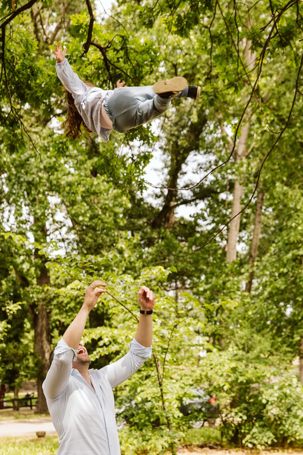 Detalj piknika sa šoljom kafe