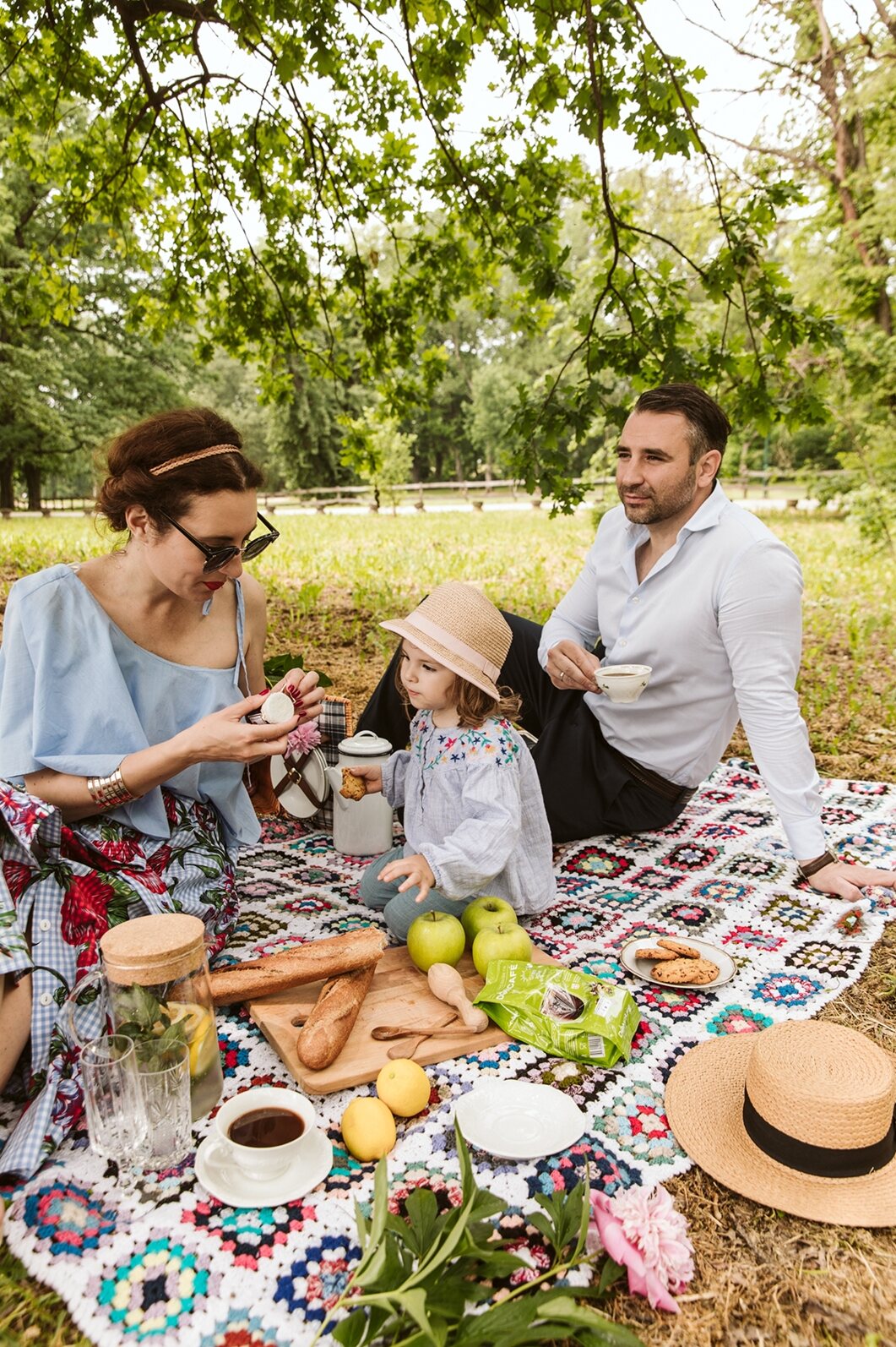 Detalj piknika sa zelenom kafom